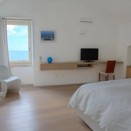 Moma Suites Private Beach 2*
