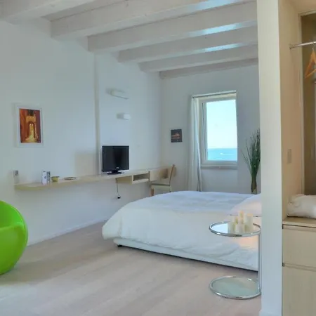 Moma Suites Private Beach